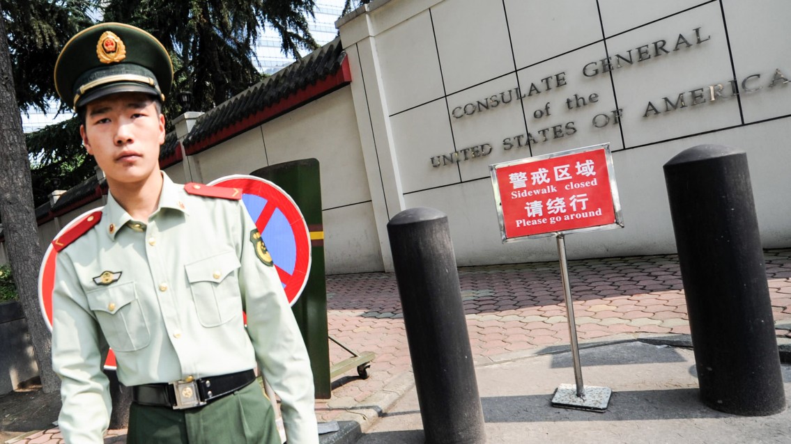 China manda EUA fecharem consulado em Chengdu